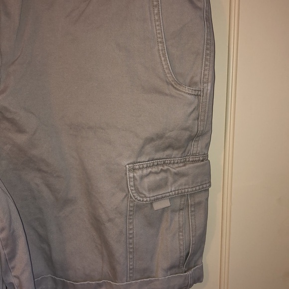 Men’s size 42 Cherokee brand cargo shorts - Picture 9 of 10
